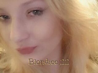 Blondiee_22